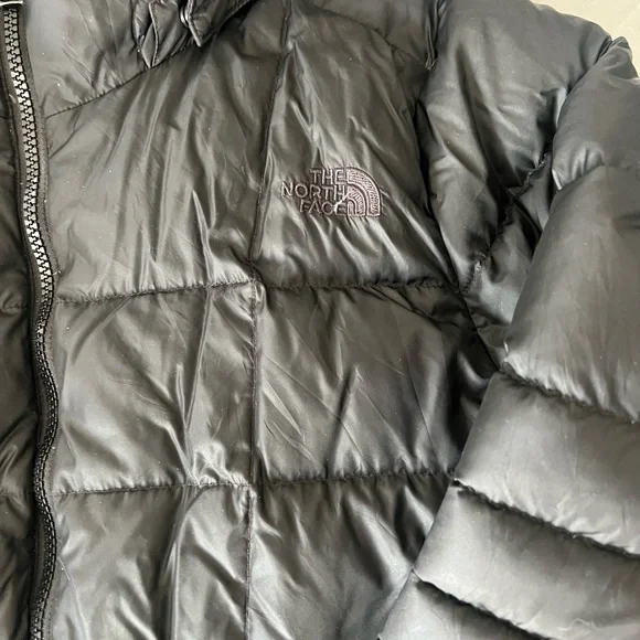 The North Face Women's Black Puffer Jacket - Picture 5 of 10